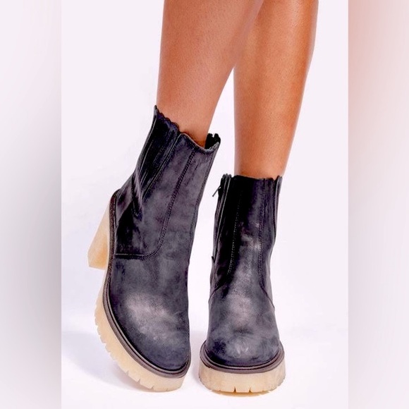 Free People James Chelsea Boots ✨ Black Leather Size 8.5 | 38.5 | heeled - Picture 11 of 16